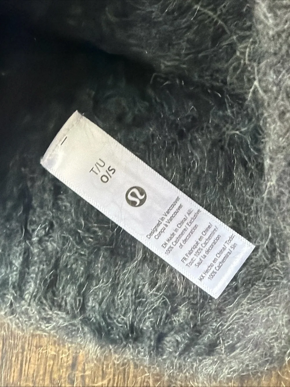 NWT Lululemon Womens Fuzzy 100% Cashmere Beanie HLOX Onyx Gray O/S $78 New